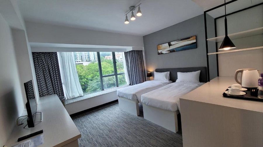 Grand Bay View Hotel — Guest room