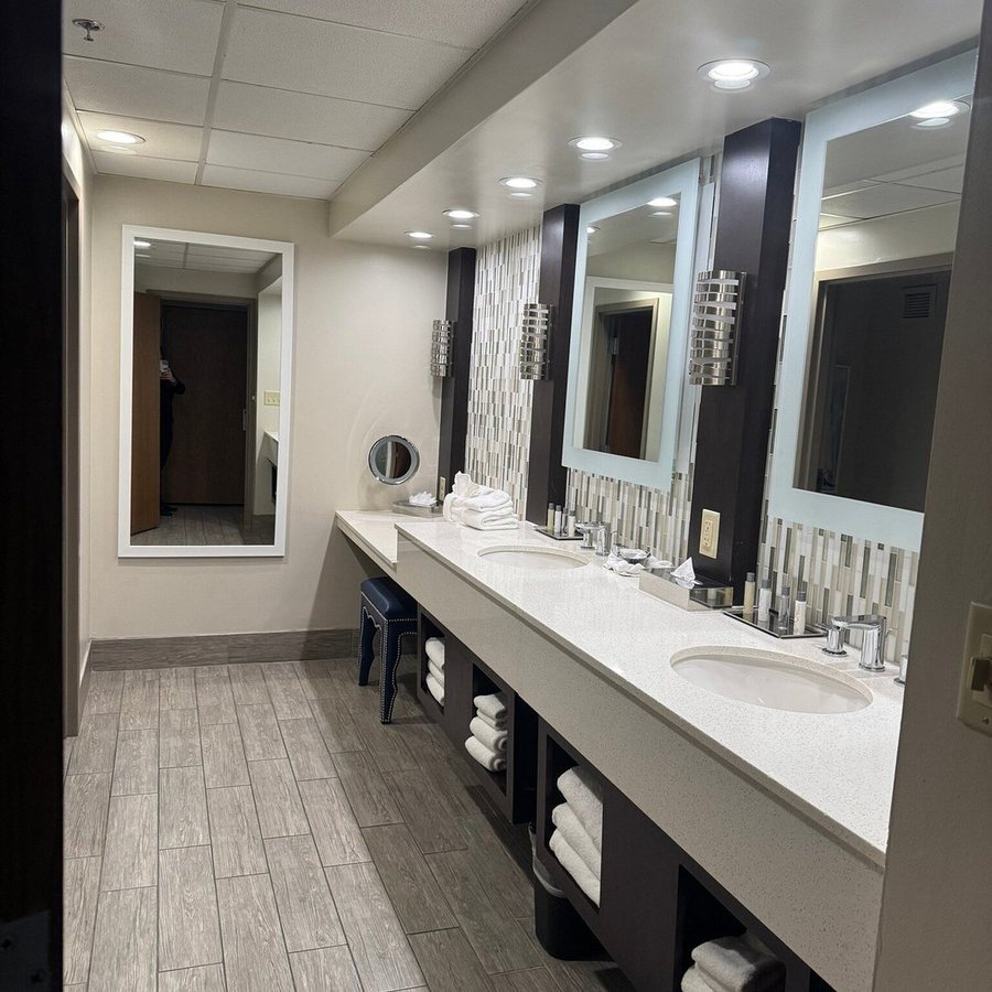 Grand Beach Resort Hotel — Bathroom