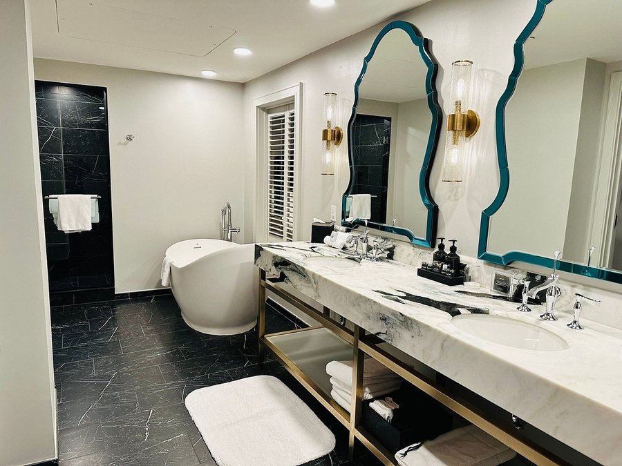 Grand Bohemian Charlotte Autograph Collection — Bathroom