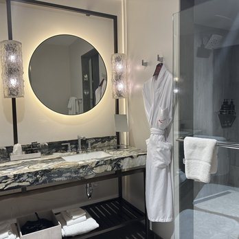 Grand Bohemian Lodge Greenville Autograph Collection — Bathroom