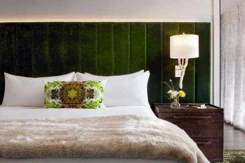 Grand Bohemian Lodge Greenville Autograph Collection — Guest room