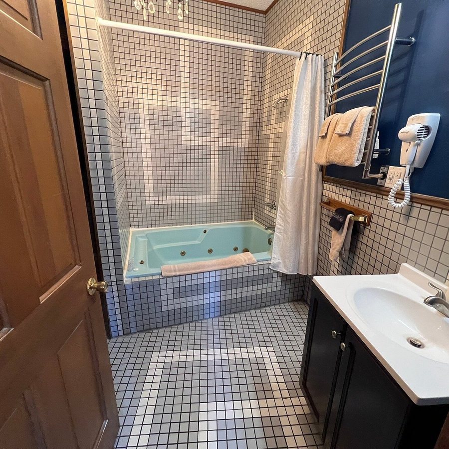 Grand Central Hotel — Bathroom