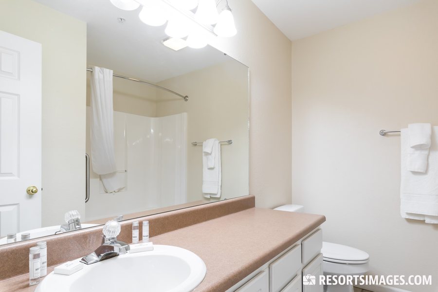 Grand Crowne Resort — Bathroom