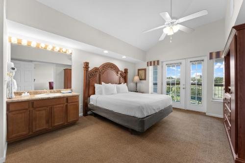 Grand Crowne Resort — Guest room