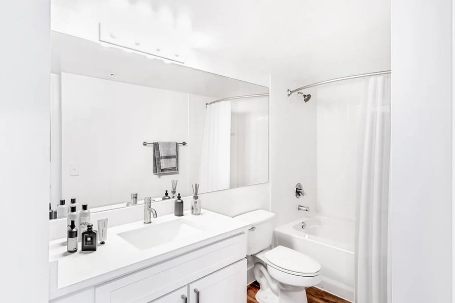 Grand Gables Inn — Bathroom