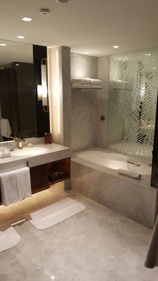 Grand Heights Dubai Hotel Apartments — Bathroom