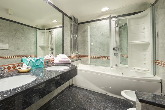 Grand Hotel Adriatico — Bathroom
