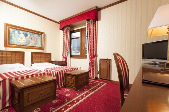 Grand Hotel Astoria — Guest room