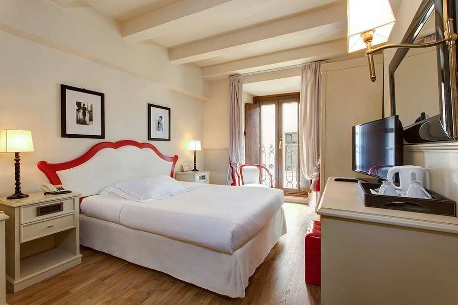 Grand Hotel Cavour — Guest room