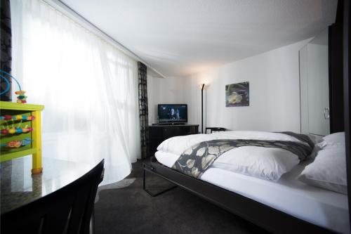 Grand Hotel Les Endroits — Guest room