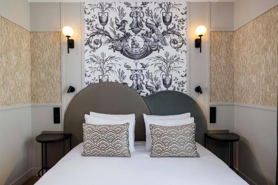 Grand Hotel Leveque — Guest room