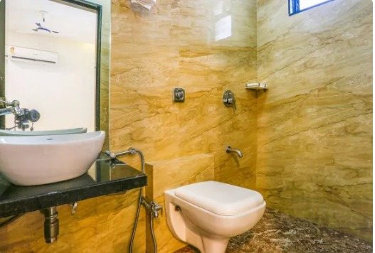 Grand Hotel Mumbai — Bathroom