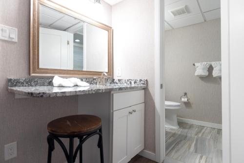 Grand Hotel Of Cape May — Bathroom