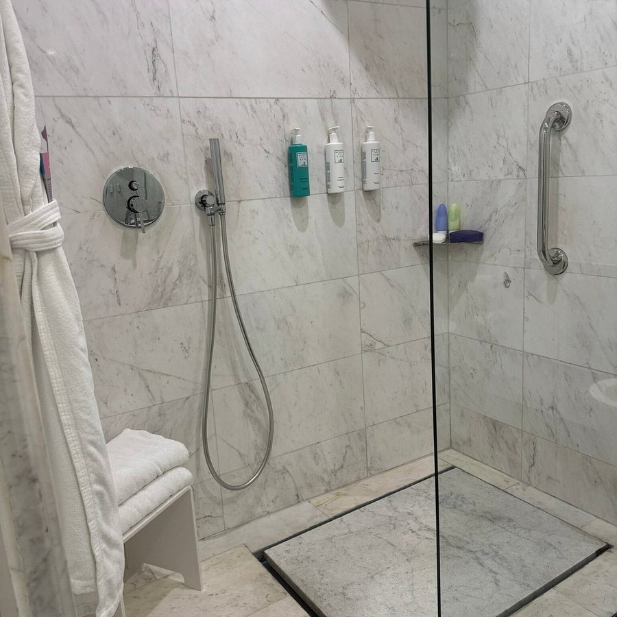 Grand Hotel Palace Rome — Bathroom