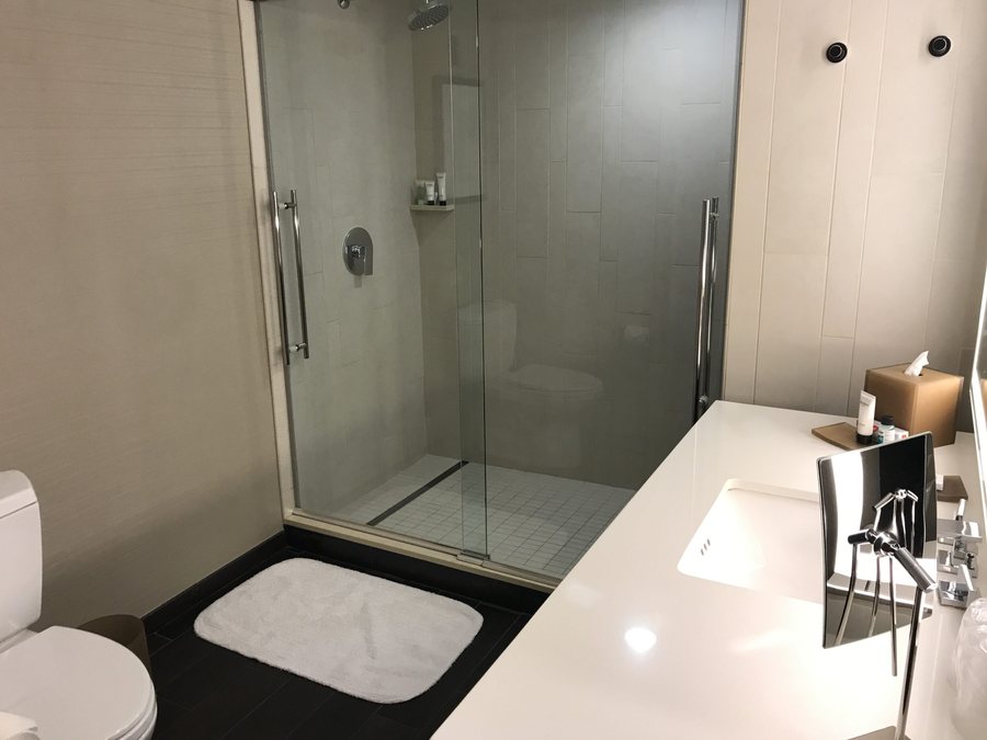 Grand Hyatt Denver — Bathroom