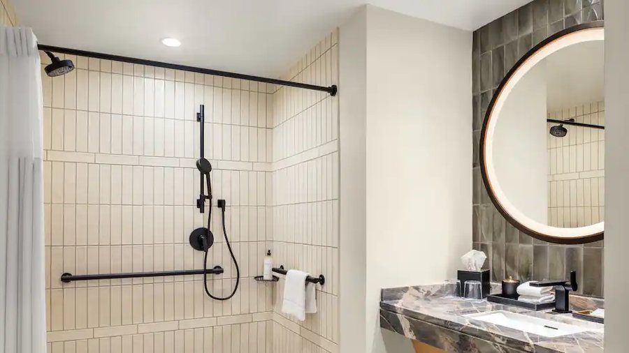 Grand Hyatt Scottsdale Resort — Bathroom