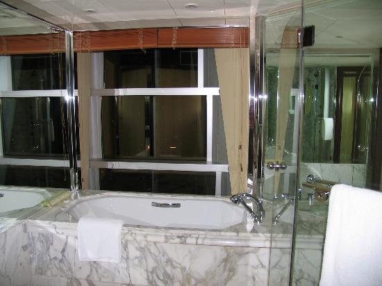 Grand Hyatt Shanghai — Bathroom