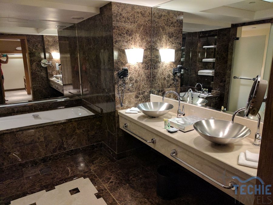 Grand Hyatt Singapore — Bathroom
