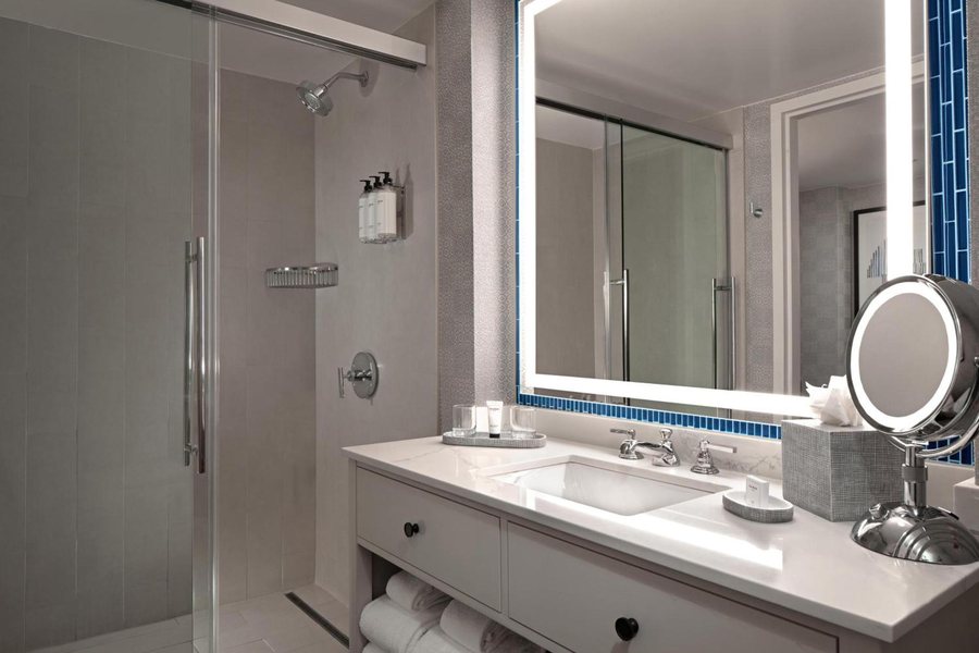 Grand Hyatt Tampa Bay — Bathroom