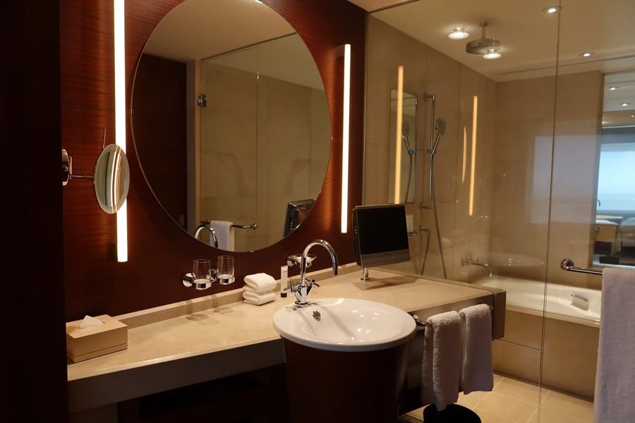 Grand Hyatt Tokyo — Bathroom