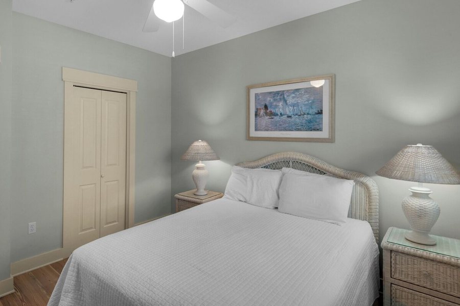 Grand Isle Suites — Guest room