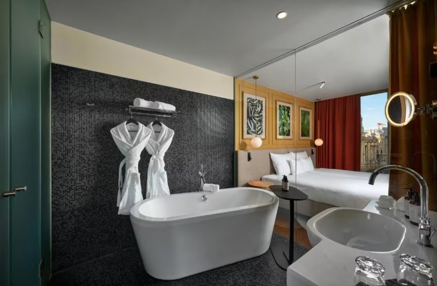 Grand Jules Boat Hotel — Bathroom