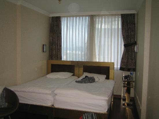 Grand Madrid Hotel Istanbul — Guest room