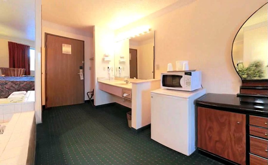 Grand Marquis Waterpark Hotel Suites — Bathroom