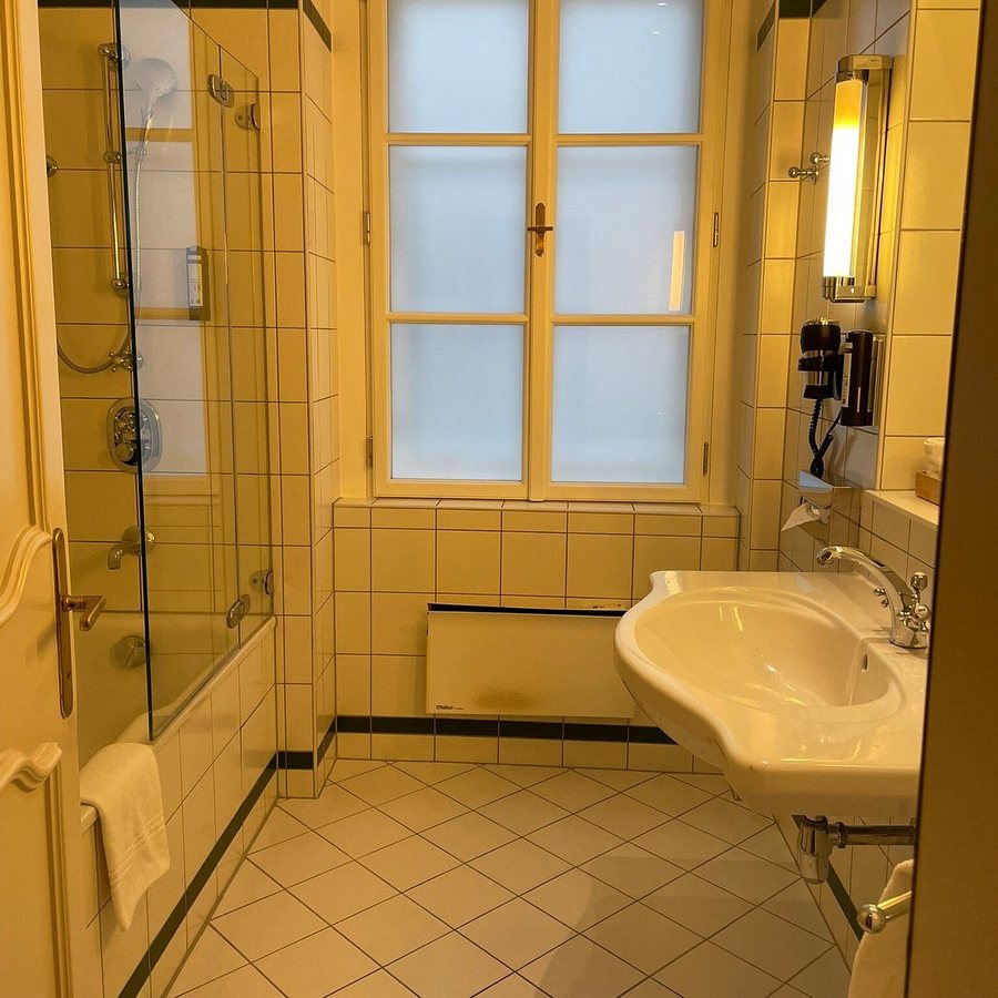 Grand Mercure Hotel Biedermeier — Bathroom