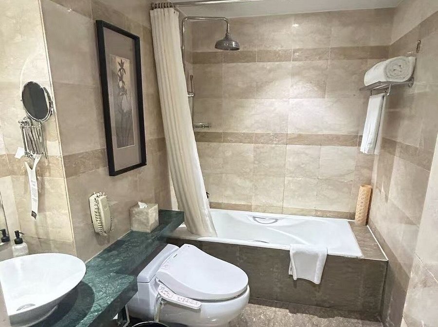 Grand Mercure Shanghai Hongqiao — Bathroom