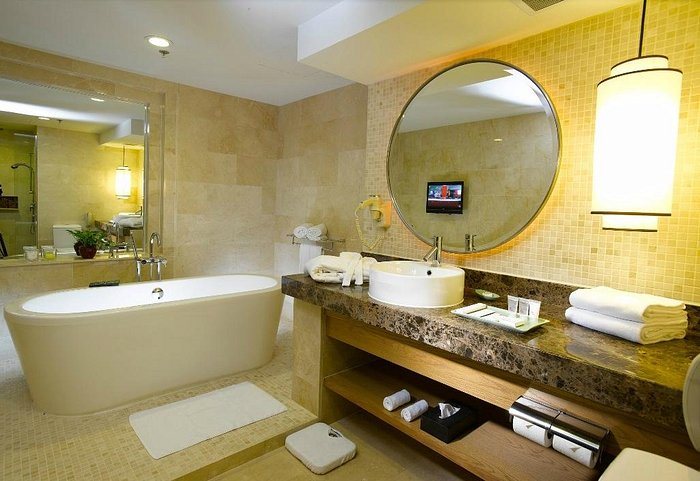 Grand Mercure Singapore Roxy — Bathroom