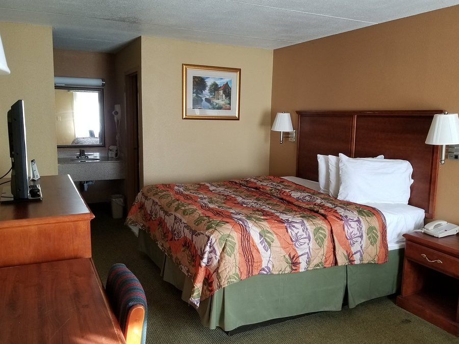 Grand Ole RV Resort — Guest room