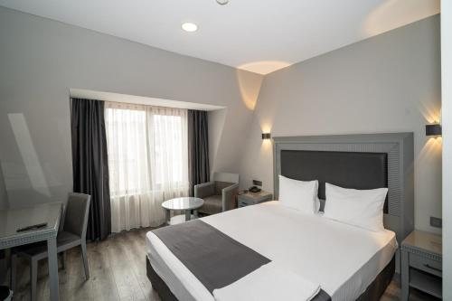 Grand S Hotel Istanbul — Guest room