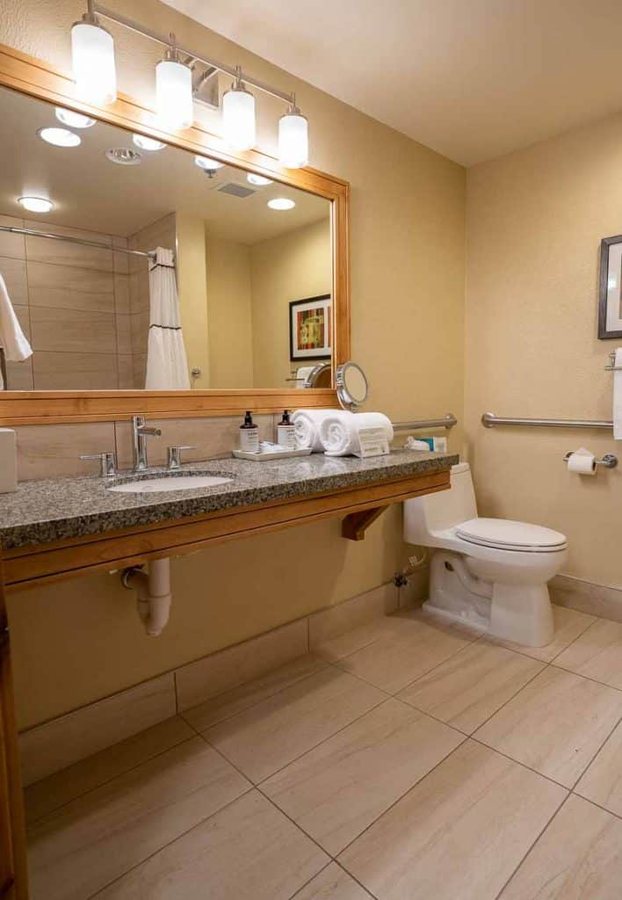 Grand Summit Hotel Canyons Village a RockResort — Bathroom