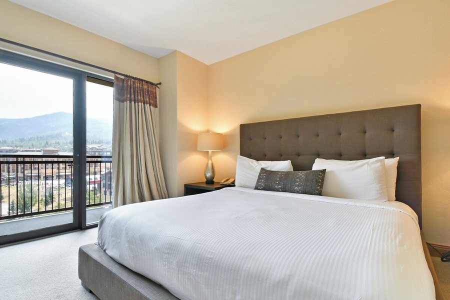 Grand Summit Hotel Canyons Village a RockResort — Guest room