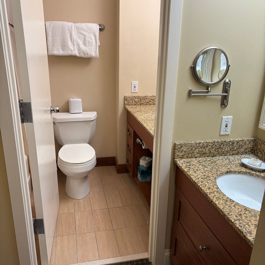 Grand Summit Resort Hotel — Bathroom
