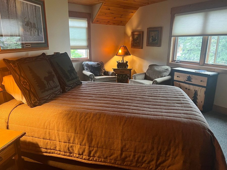 Grand Superior Lodge — Guest room