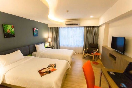 Grand Tower Inn Sathon — Guest room