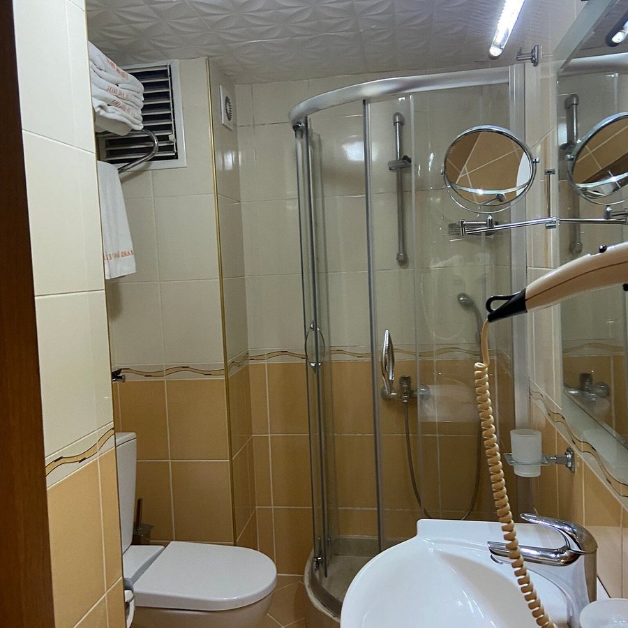Grand Unal Hotel Istanbul — Bathroom