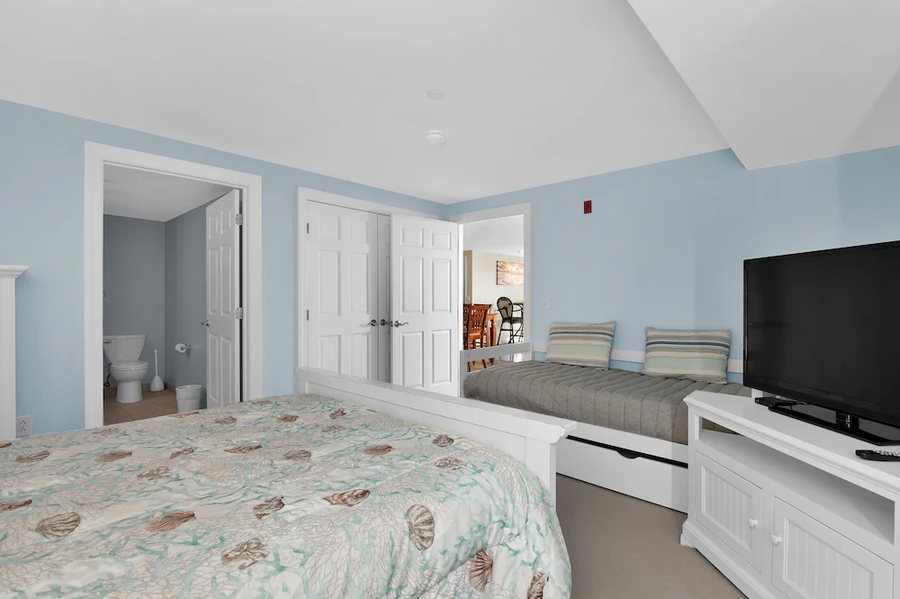 Grand Victorian — Guest room
