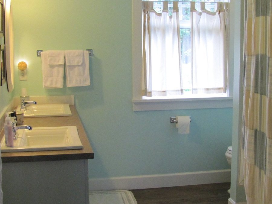 Grand View Bed and Breakfast — Bathroom