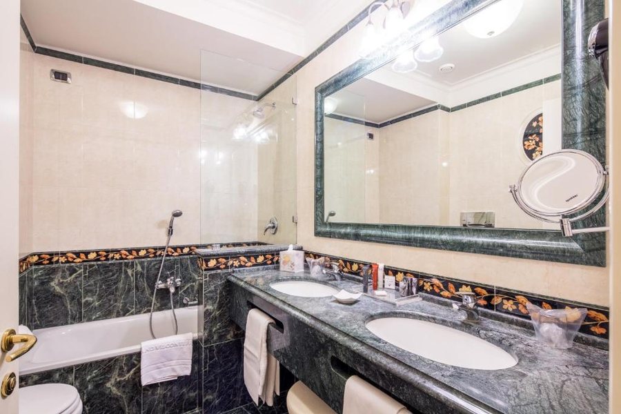 Grand Visconti Palace — Bathroom