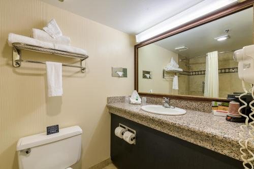 Grand Vista Hotel — Bathroom