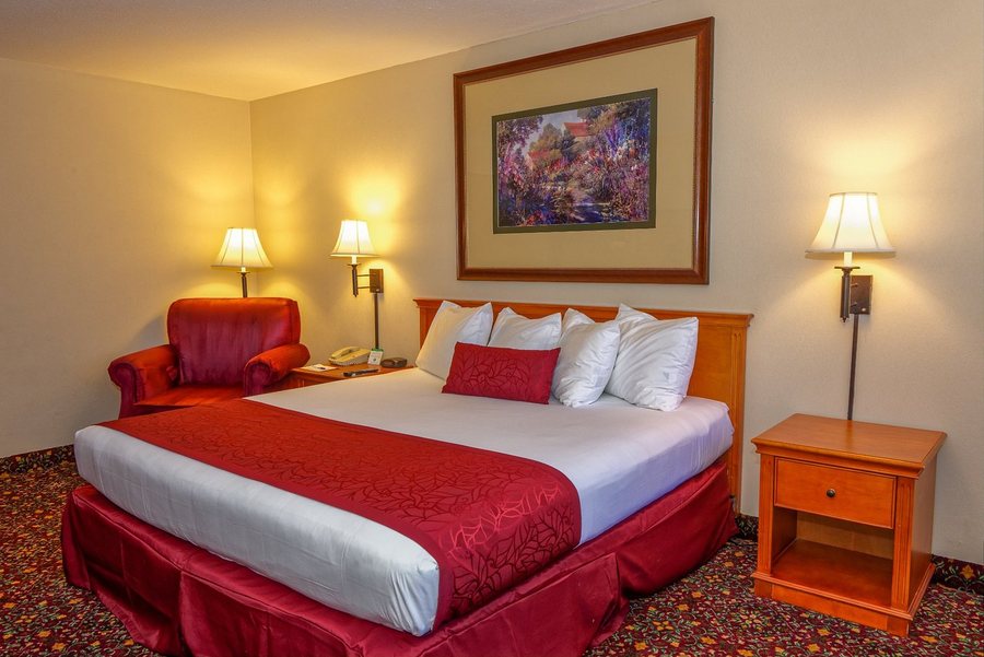 Grand Vista Hotel — Guest room