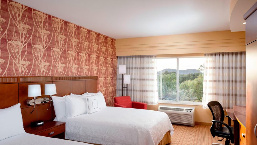 Grand Vista Hotel — Guest room
