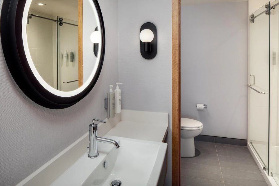 Grand Wood Suites — Bathroom