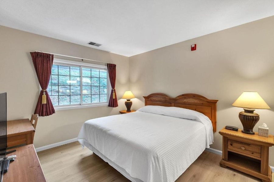 Grand Wood Suites — Guest room