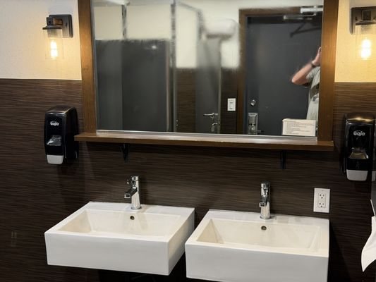 Grande Hot Springs RV Resort — Bathroom