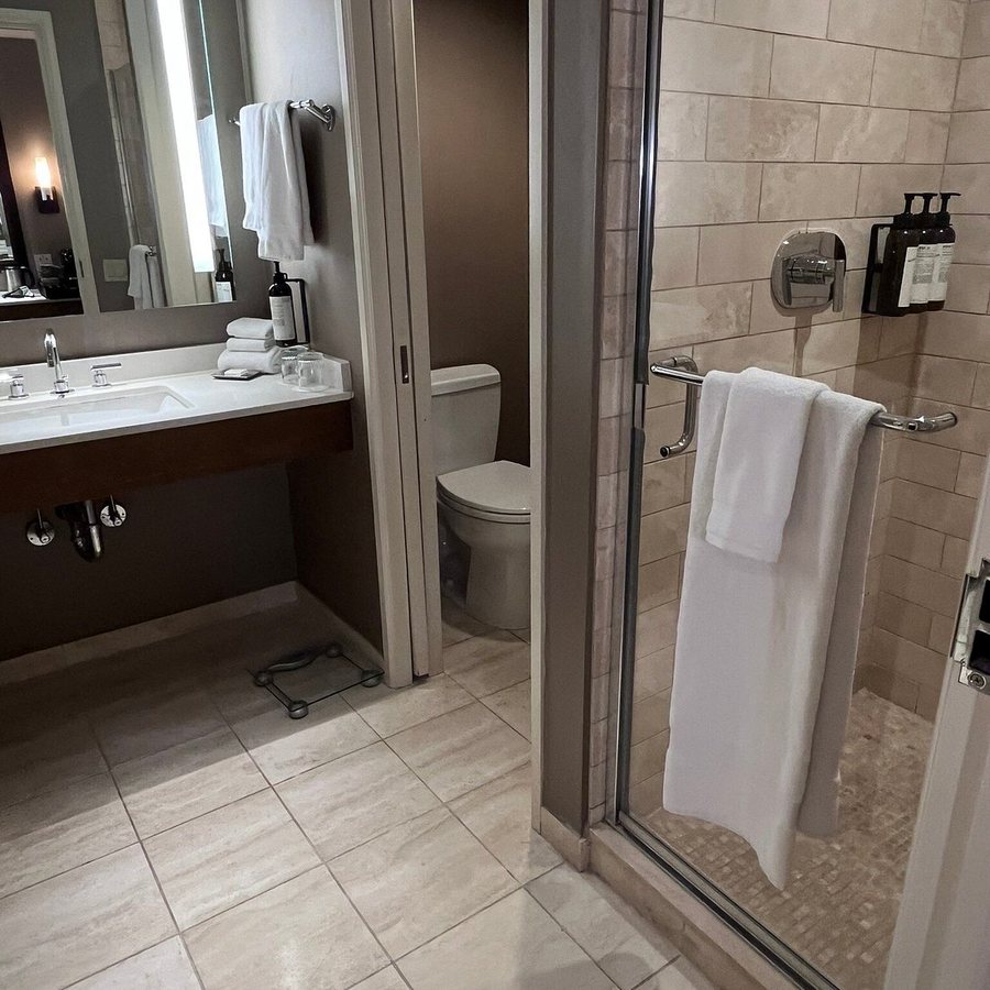 Grande Millenium Luxury Suites Chicago Illinois — Bathroom