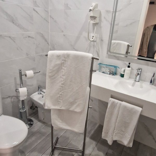 Grande Pensao Residencial Alcobia — Bathroom